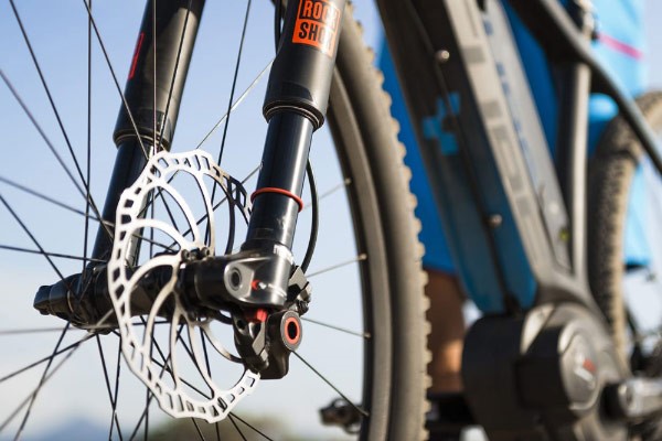 Front Suspension, front brake disc and battery pack of the ebike on show